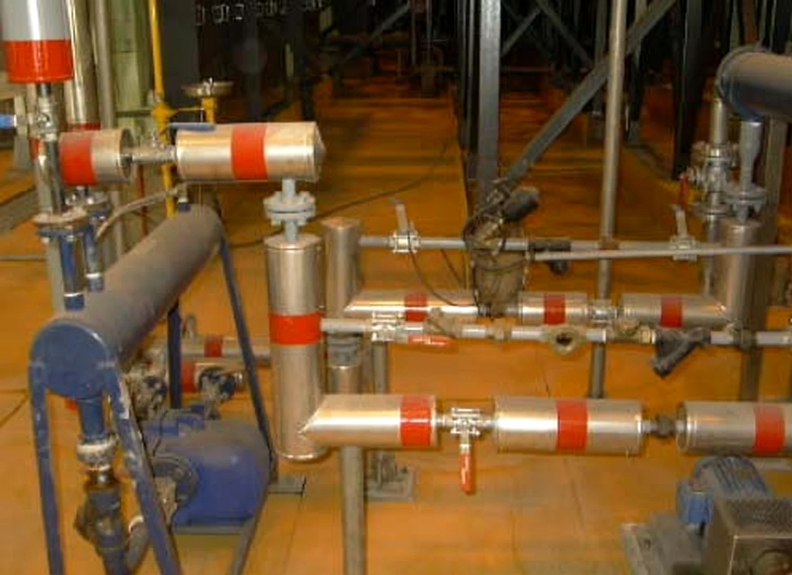 Aplicación de Stud Liner en instalación industrial